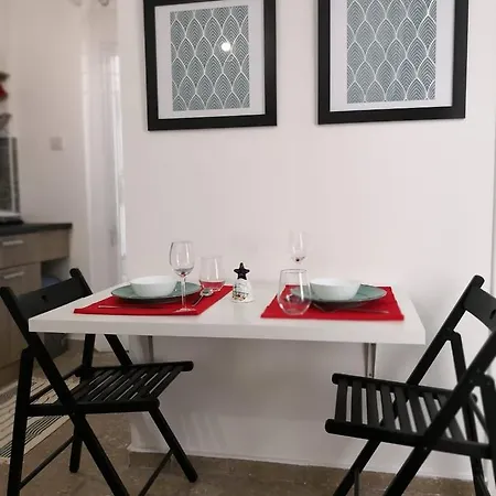 Cheerful In ニコシア