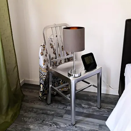 Cheerful In ニコシア