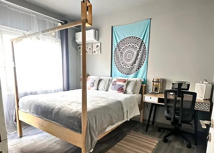 Cheerful In Нікосія